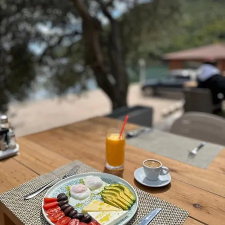 The Mussel House * Ksamil