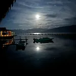 The Mussel House 사밀